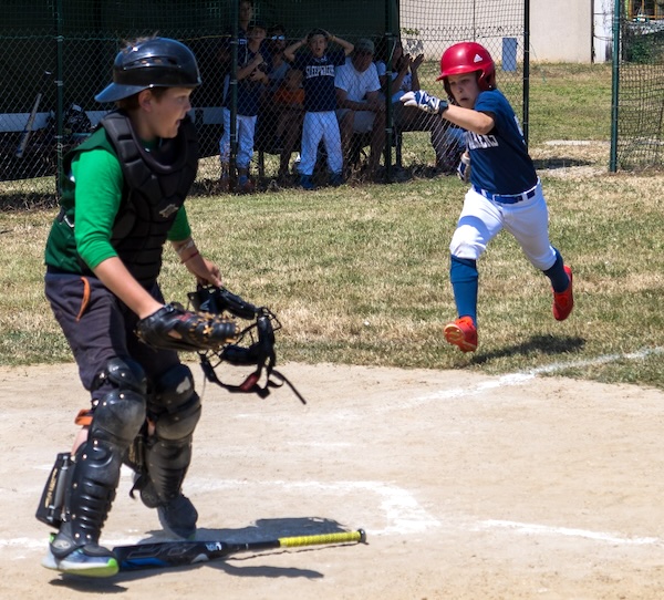 Play at 1st base